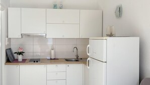 Coffee/tea maker, fridge, microwave, cookware/dishes/utensils - Gorgeous apartment in Podgora with house sea view (Podgora)