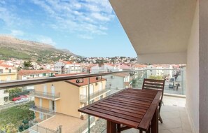 Outdoor dining - Stunning apartment in Podstrana with WiFi (Podstrana)