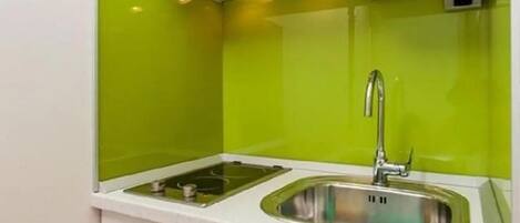 Cookware/dishes/utensils
