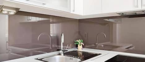 Cookware/dishes/utensils