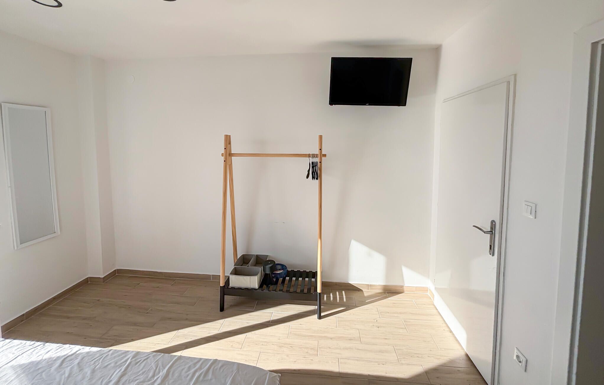 In-room safe, WiFi (free)