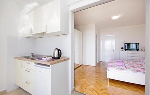 Unclassified image, 4 of 17, button - Amazing apartment in Tucepi with lake view (Tucepi)