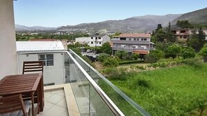 Outdoor dining - Gorgeous apartment in Podstrana with WiFi (Podstrana)