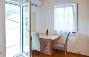 Dining - Lovely apartment in Podstrana with WiFi (Podstrana)