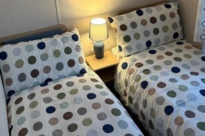 3 bedrooms, free WiFi, bed sheets - 2 x Cabin Retreat in Coldingham (Eyemouth)