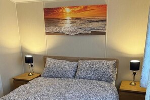 3 bedrooms, free WiFi, bed sheets - 2 x Cabin Retreat in Coldingham (Eyemouth)