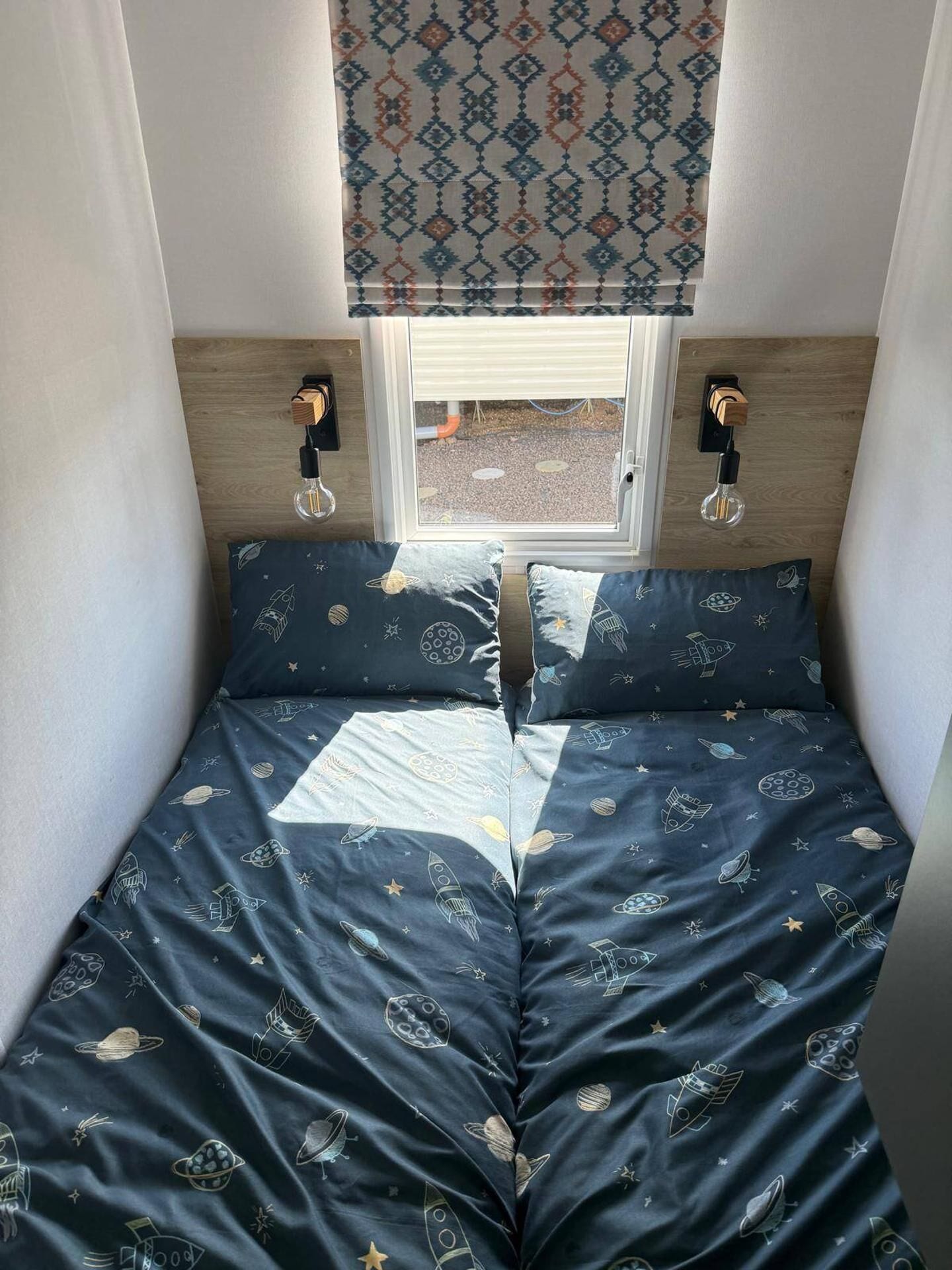 3 bedrooms, WiFi (free), bed sheets