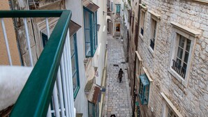 Property grounds - Stunning apartment in Sibenik with house sea view (Sibenik)