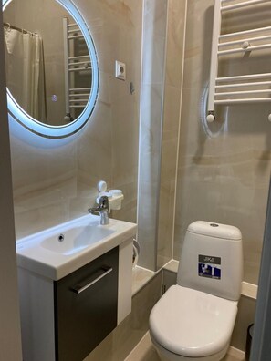 Standard Double Room | Bathroom | Shower, hair dryer, slippers, towels - Cultural Crossing Hotel (Tbilisi)