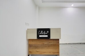 Lobby - Collection O DLF Phase 3 (Gurugram)