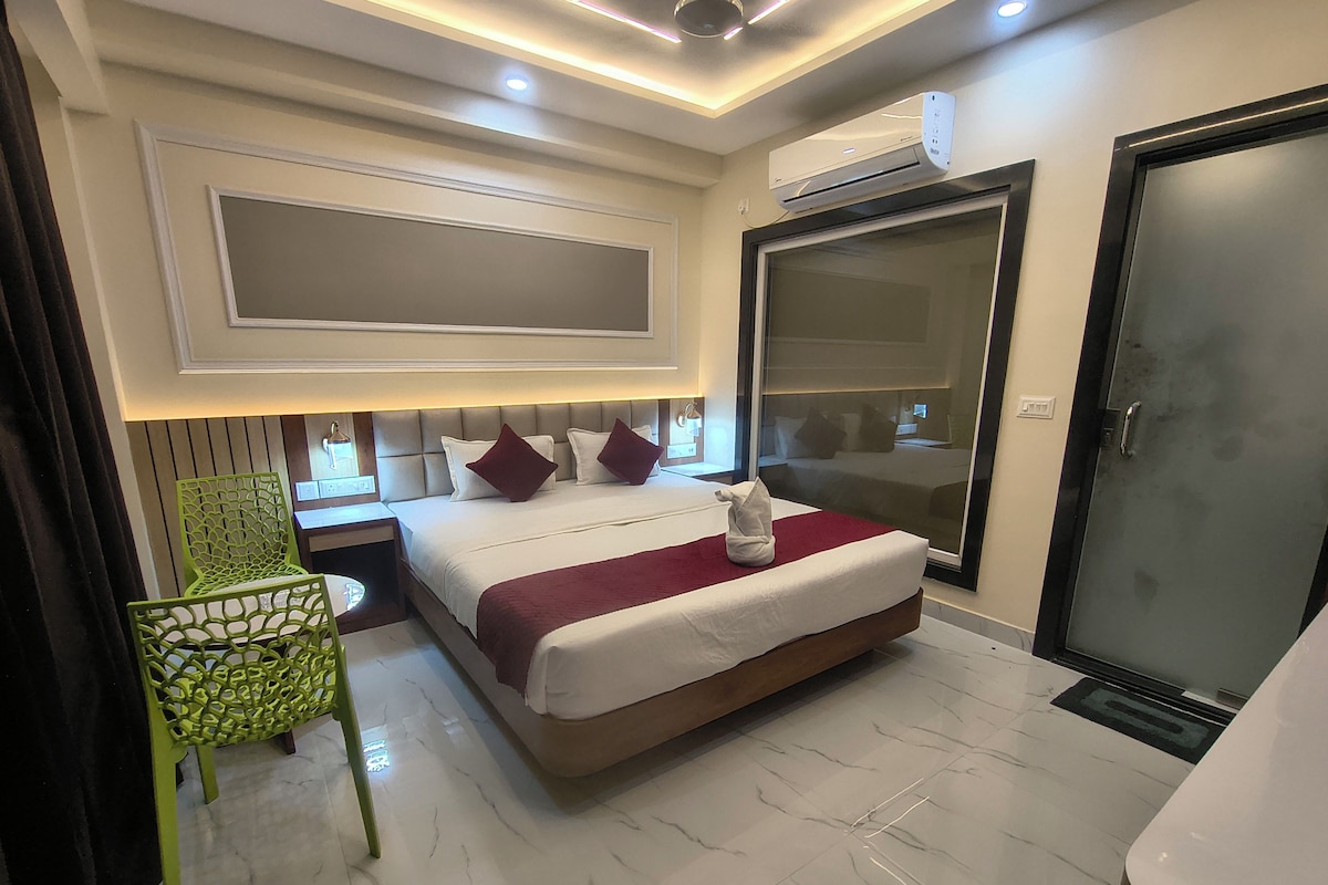 Deluxe Double Room, Marina View | Desk, laptop workspace, WiFi (free)