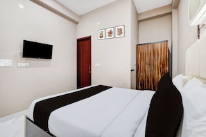 Classic Room | Desk, WiFi (free) - Collection O Sector 33 Gurgaon (Gurugram)