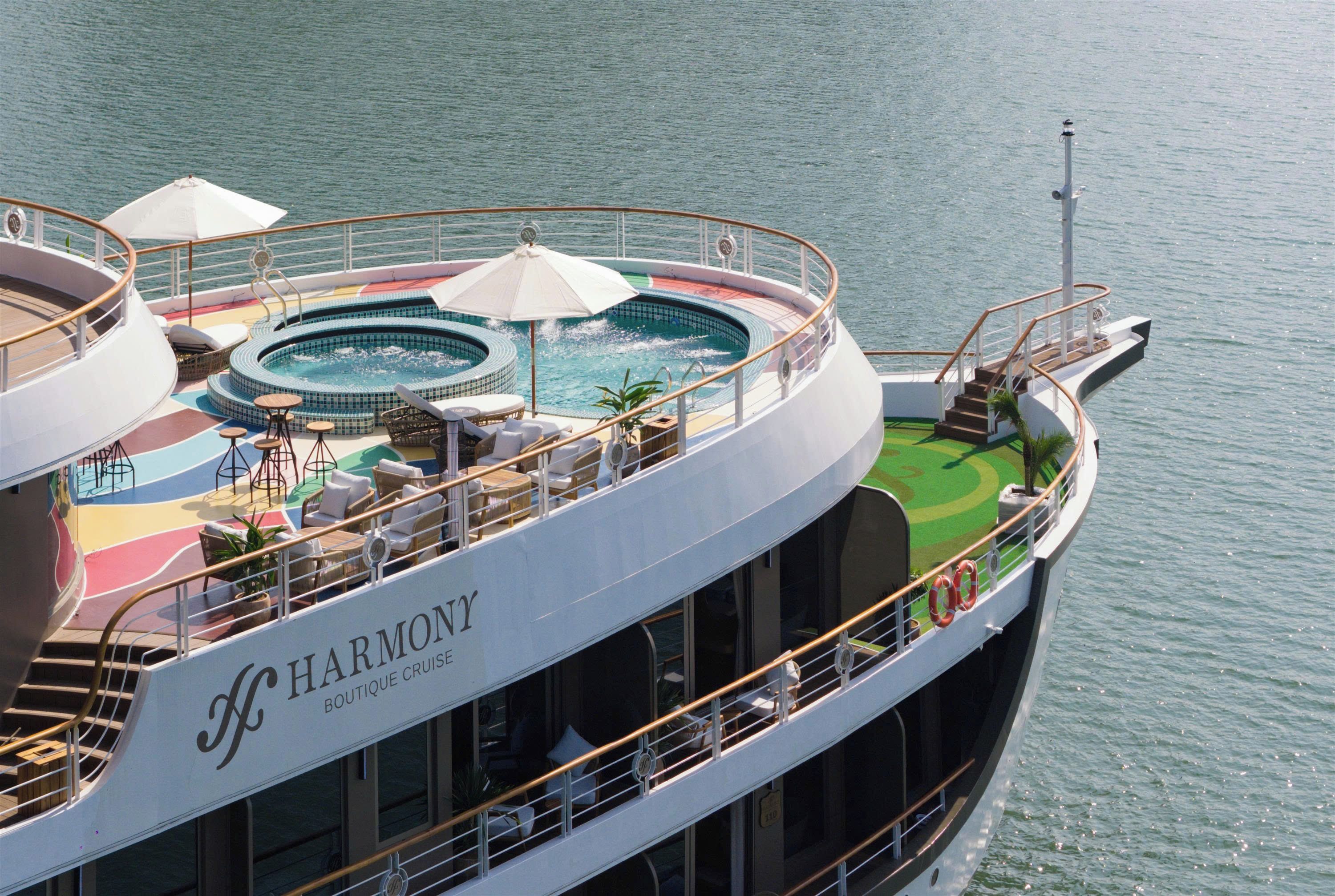 A cruise ship with a swimming pool, lounge area, and outdoor seating.