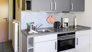 Coffee/tea maker, fridge, stovetop, cookware/dishes/utensils - Awesome apartment in Ribnitz-Damgarten with WiFi (Ribnitz-Damgarten)
