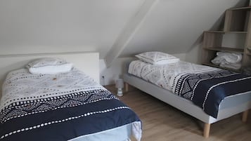 1 habitación, tabla de planchar con plancha, wifi y ropa de cama