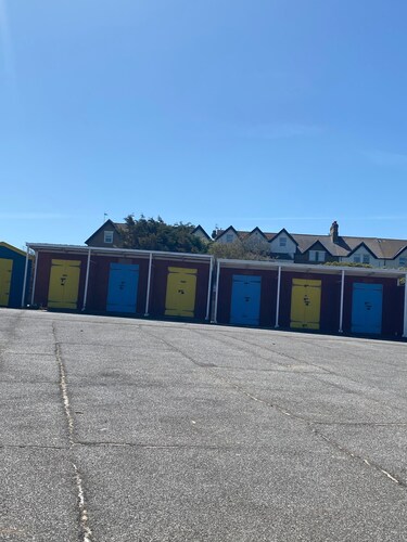 Seaside Serenity Escape in Westgate one bed Apartment Sleeps 3