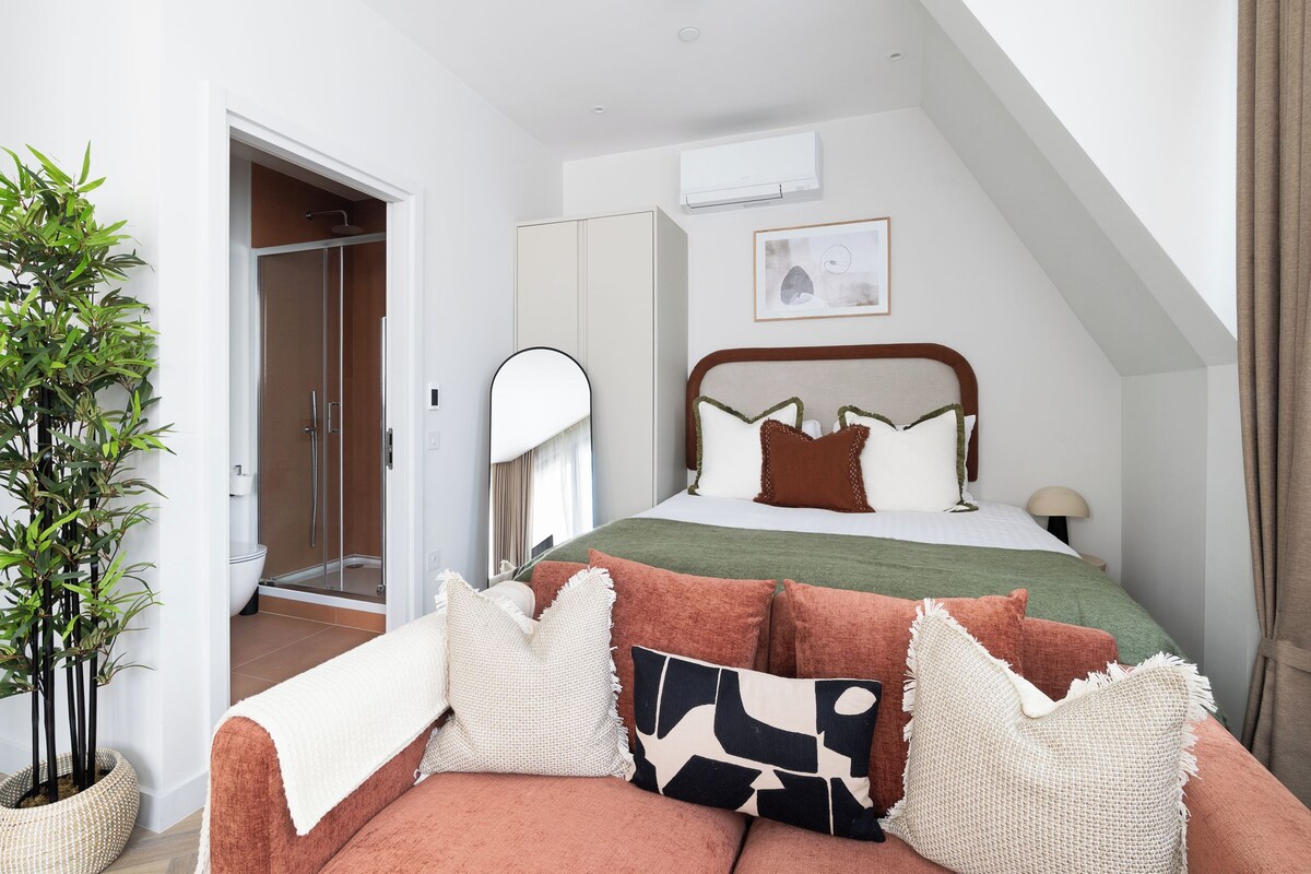 Superior Studio (No Lift) | In-room safe, desk, laptop workspace, iron/ironing board