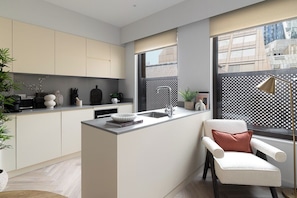 Superior Apartment, 2 Bedrooms | Private kitchen | Fridge, microwave, oven, stovetop - Jitaku by Residence Apartments (London)