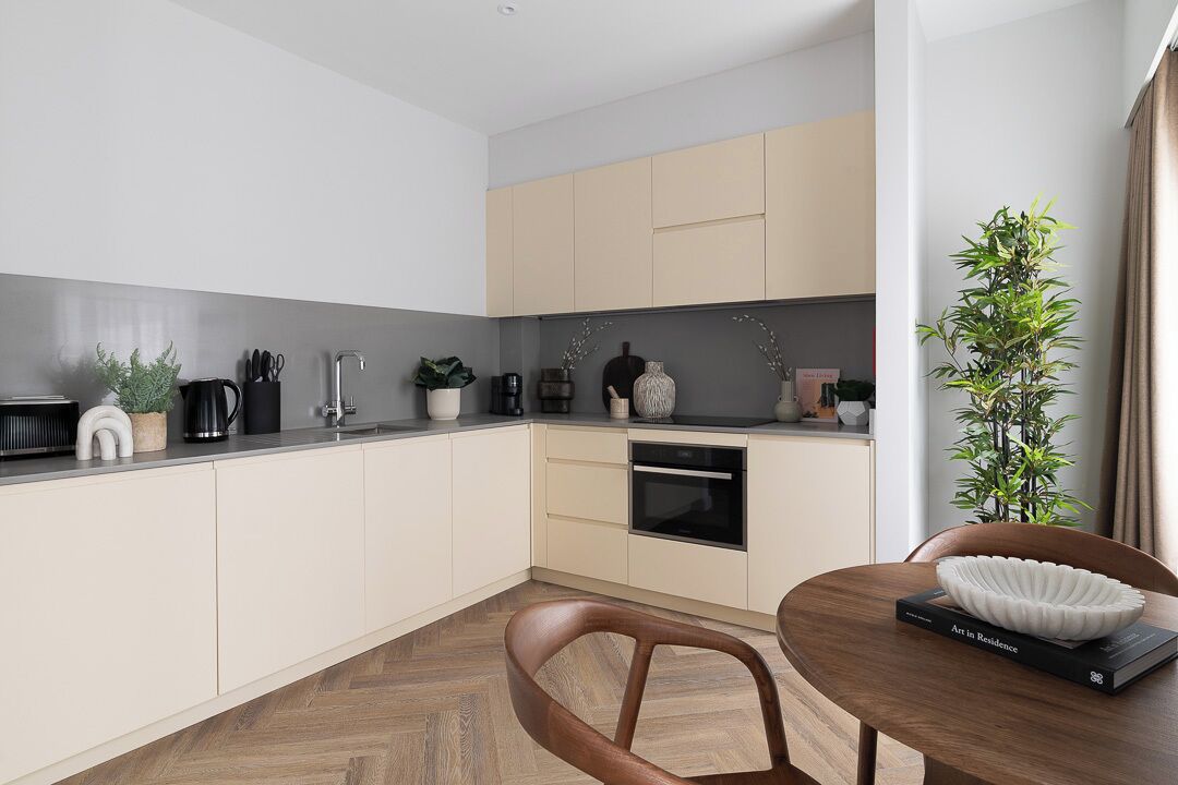 Departamento superior, 1 habitación | Cocina privada | Refrigerador, microondas, horno y parrilla de estufa 