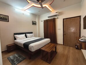 Luxury Villa, Hill View | Desk, laptop workspace, blackout curtains, soundproofing - Rayta Aravalli View Villa (Udaipur)