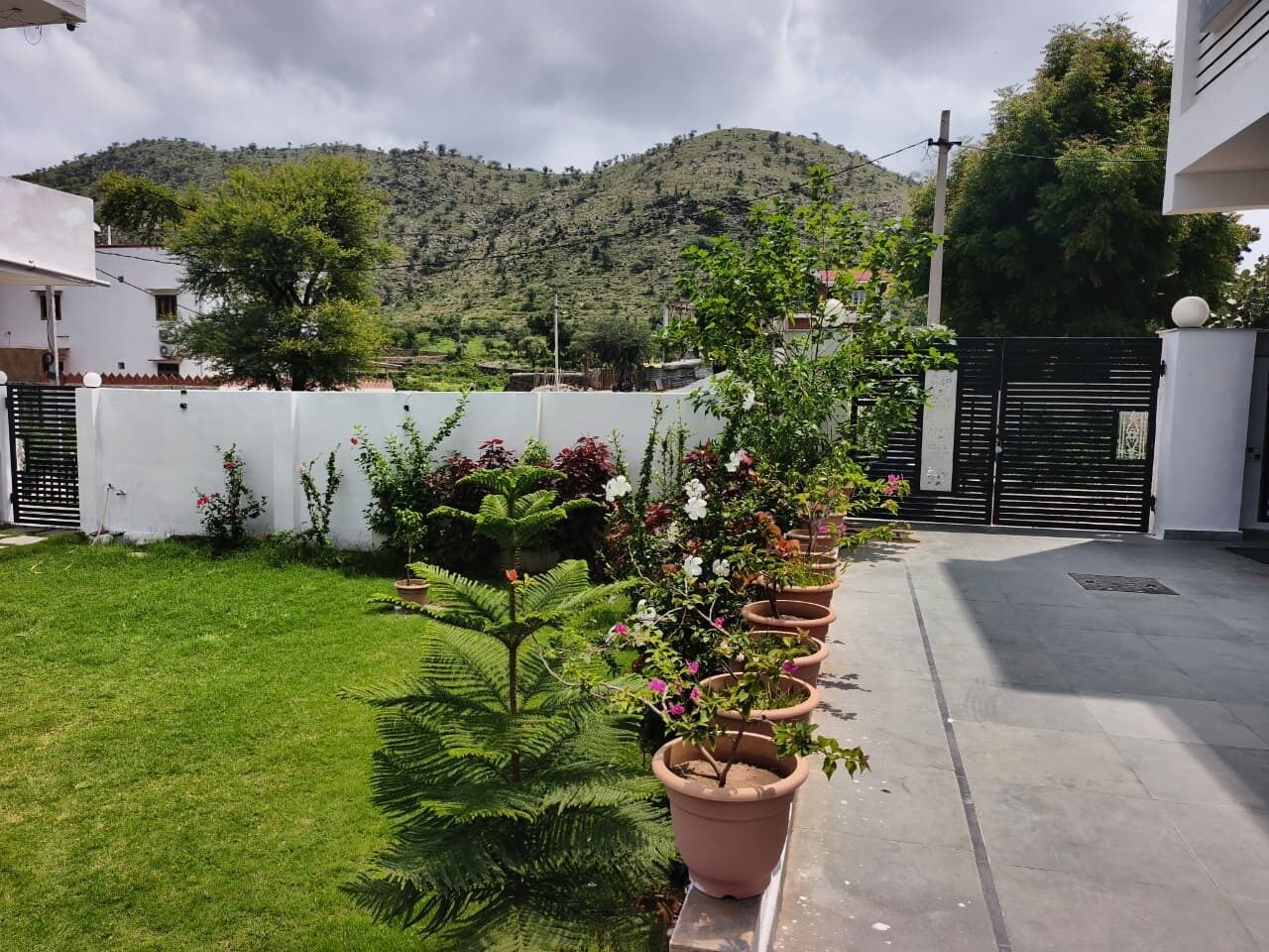 Classic Villa, Hill View | Property grounds