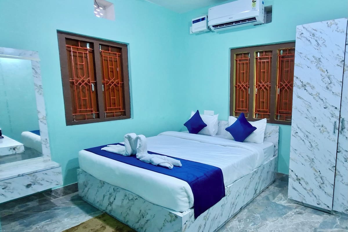 Deluxe Room, City View | Bed sheets
