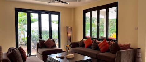 Comfort Villa, Garden View | Living area