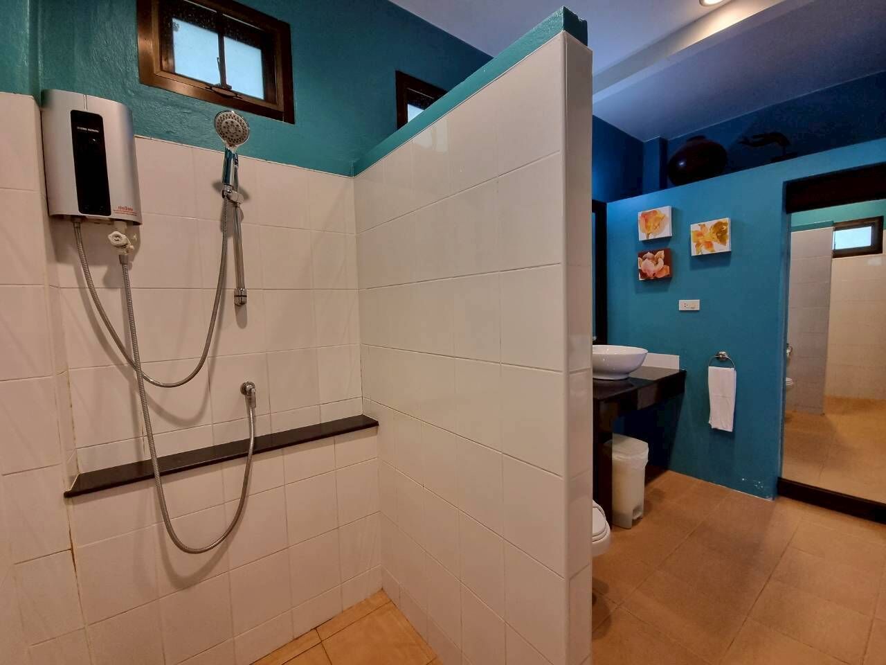 Villa Confort, vista al jardín | Baño