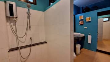 Villa Confort, vista al jardín | Baño