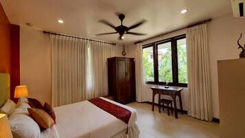Comfort Villa, Garden View | Iron/ironing board, free WiFi