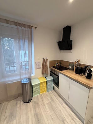 Private kitchen - 4★ Cozy Apartment in Contrexéville Thermal Baths (Contrexéville)