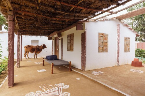 Solitude in a Natural Home with Indian Cows and Local Food in the Aravali Hills