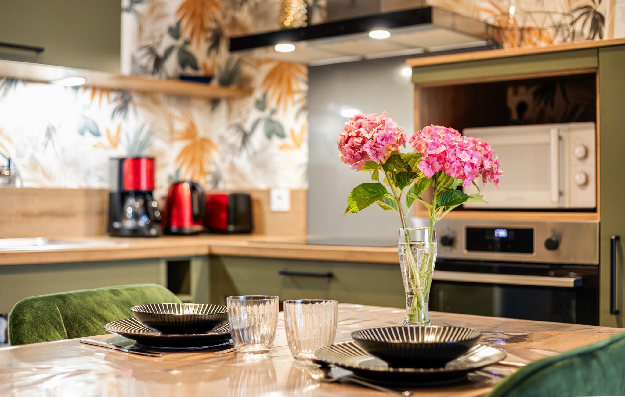 Coffee/tea maker, fridge, microwave, oven