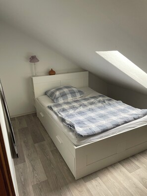 1 bedroom, WiFi, bed sheets - Accommodations in a Hiking Paradise (Neuleiningen)