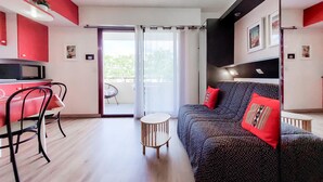 TV - Studio piscine proche plage (La Rochelle)