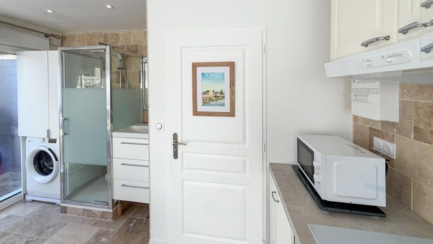 Unclassified image, 1 of 18, button - Beautiful home in Fondettes with WiFi (Fondettes)