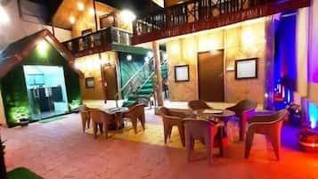 Tempat makan outdoor