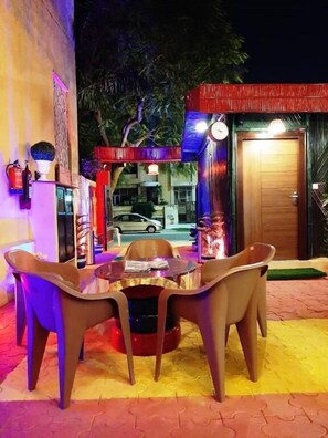 Tempat makan outdoor