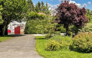 Property grounds - Lovely home in Huby Saint Leu with WiFi (Huby Saint Leu)
