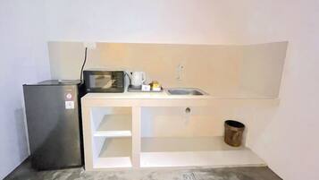 Fridge, microwave, stovetop