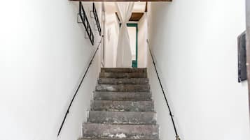 Apartamento, balcón, vistas a la ciudad | Interior