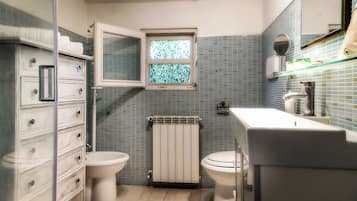 Appartamento, balcone, vista città | Bagno