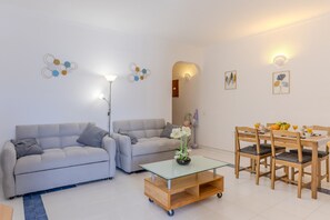 TV - #401 Cozy & Central 1-Bedroom Apartment in Albufeira (Albufeira)