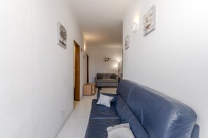 TV - #401 Cozy & Central 1-Bedroom Apartment in Albufeira (Albufeira)