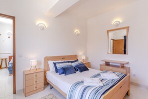 1 bedroom, iron/ironing board, free WiFi, bed sheets - #401 Cozy & Central 1-Bedroom Apartment in Albufeira (Albufeira)