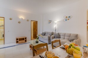 TV - #401 Cozy & Central 1-Bedroom Apartment in Albufeira (Albufeira)