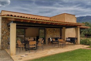 Outdoor dining - Vrbo Property (Malinalco)