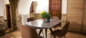 Romantic Getaway and Family Stay for Up to 4 People in Bagnone: A Charming Historic Stone Mansion Nestled in a Medieval Village, Surrounded by Crystal-Clear Pools, Mountain Trails in the National Park, and Intimate Relaxation in Lunigiana