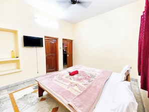 Deluxe Double Room, Air conditioning - Hotel PG on Ganges Near Assi Ghat (Varanasi)