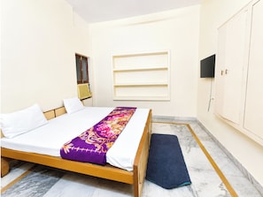 Deluxe Double Room, Multiple Beds, Air conditioning - Hotel PG on Ganges Near Assi Ghat (Varanasi)